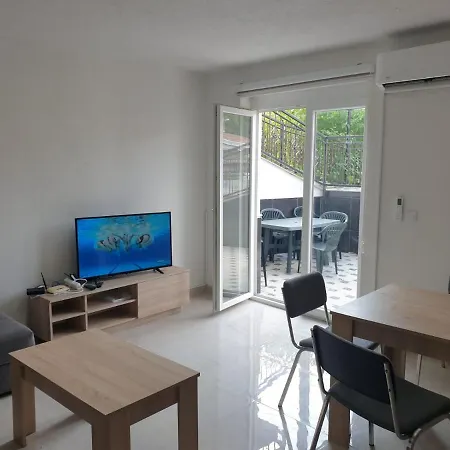 With Garden Apartmán *