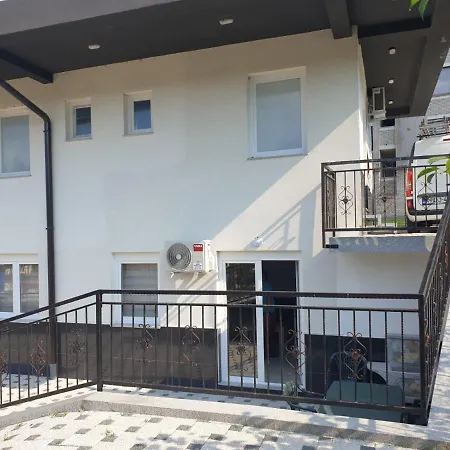 Apartmán With Garden *